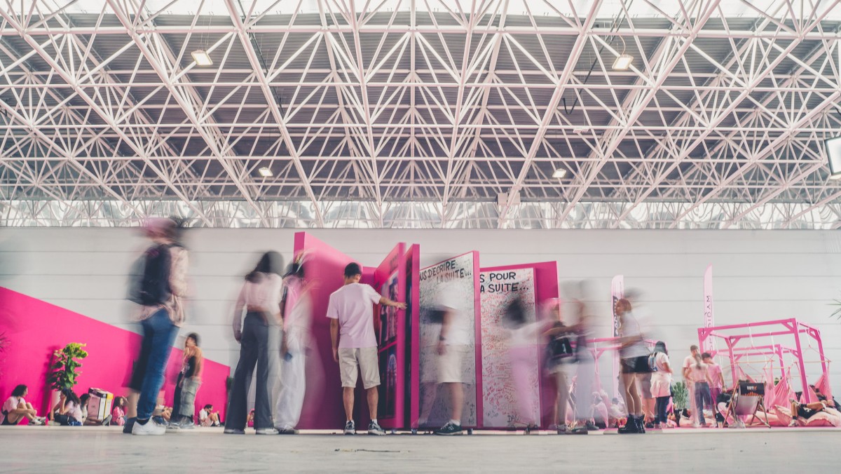 Rose Festival: Interactive Giant Book — 1