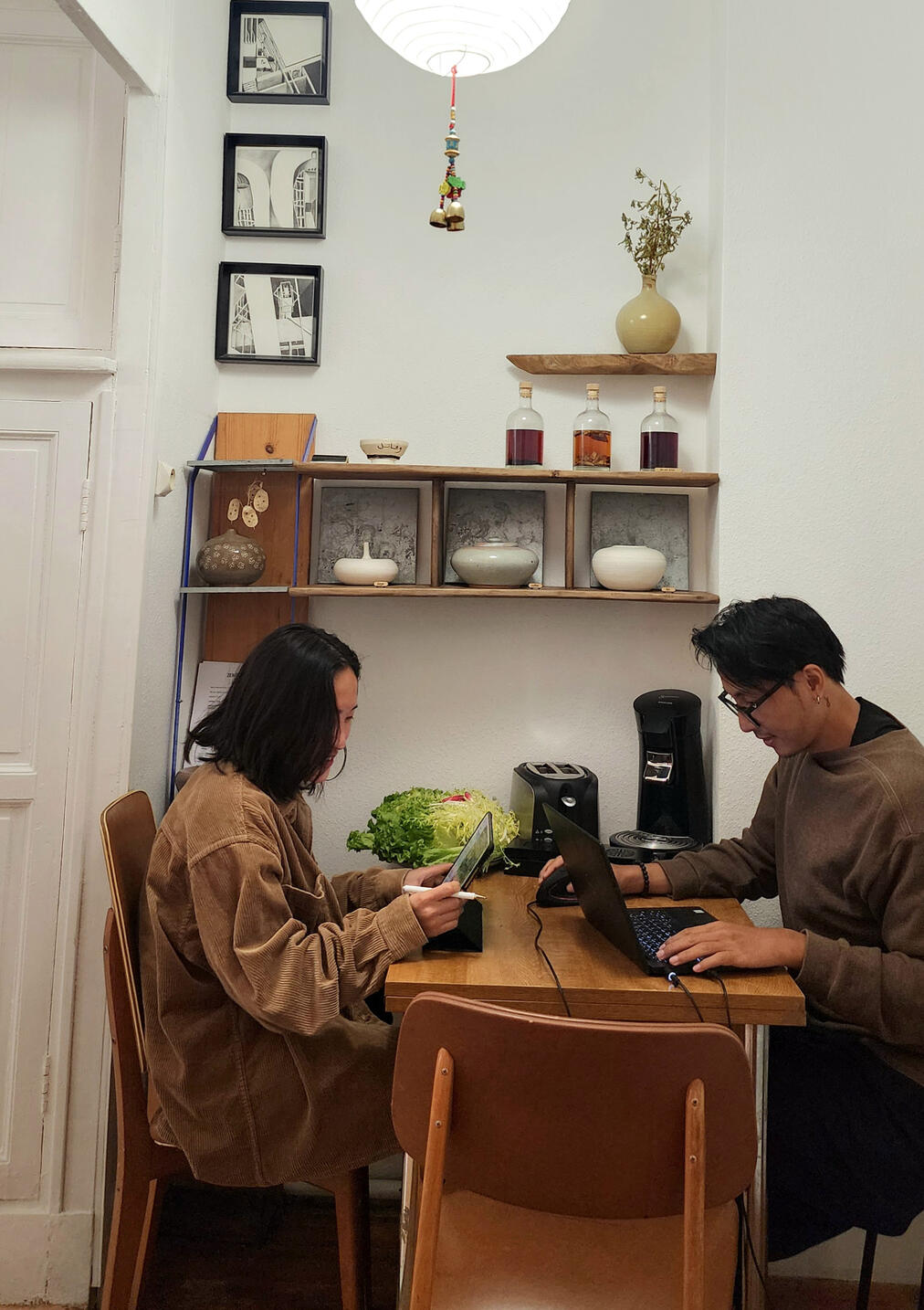 L'équipe au travail dans le nouveau bureau toulousain